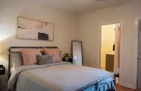 Charming 3-bedroom cottage with WiFi and AC in delightful downtown Guthrie - Wi-Fi