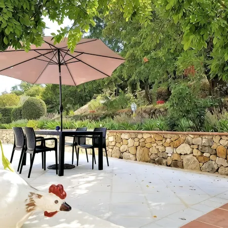 B&B with Charm, Quiet, Kitchen, sw Pool.