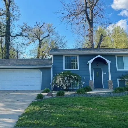 Cozy Okoboji Lake House, 2 blocks from attractions Отели в г. Арнолдс Парк