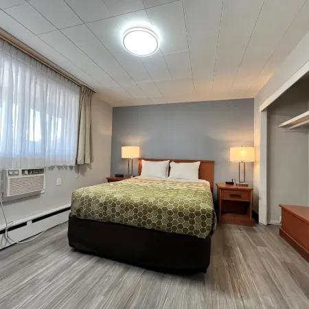 Econo Lodge Motel Village