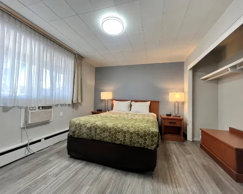 Econo Lodge Motel Village Hotels near Foothills Athletic Park