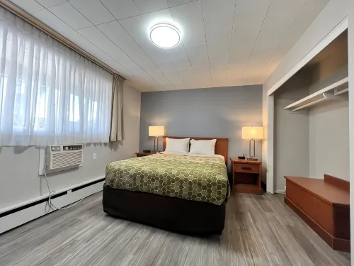 Econo Lodge Motel Village