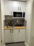 Cozy, Private Suite in Bedford — Bed, Laundry,kitchenette and Self Check in - บังกะโล