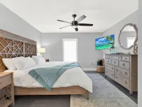 3rd house from beach with heated pool & tiki bar. 2 master suites + 2 bedrooms. - Boutique