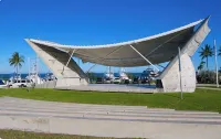 Tropical Oasis Anchor Located on the Bayside with Pool. - 2성급
