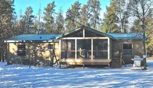Beautifully Remodeled Private Cabin in the Woods with Screen Porch - 3-Sterne