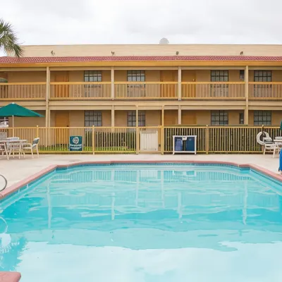 La Quinta Inn by Wyndham IH-10 West San Antonio TX ジョー・ワード・コミュニティ・センター周辺のホテル