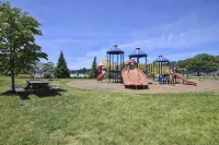 Family Resort Cottage Near Sandbanks | Pools, Lake Access, A/C & Screened Porch - 3-نجوم