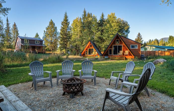 Glacier National Park-cozy, rustic home w/ hot tub, just 6 minutes to the park