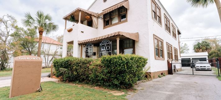 “La Playa” Downtown Brunswick Beach Cottage - near St. Simons & Jekyll Hotels in Brunswick