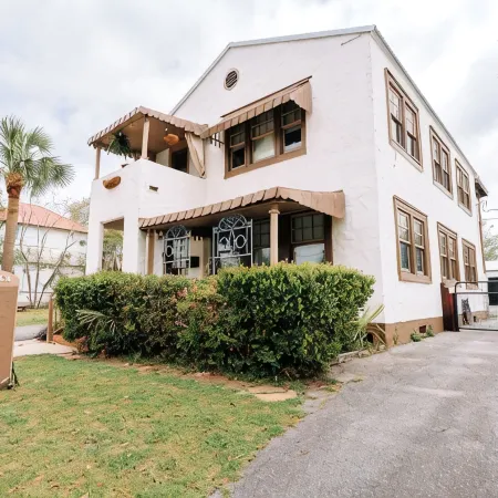 “La Playa” Downtown Brunswick Beach Cottage - near St. Simons & Jekyll