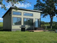 Bright and modern tiny home on the lake! - Hytter