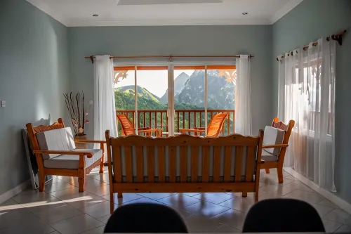 Majestic Villa, breathtaking view of famous Pitons, Ocean and Soufriere Town - Pools