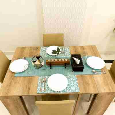 Luxury 3BR Apt | Prime Spot w/Lounge & Dinning Dining/Meeting Rooms