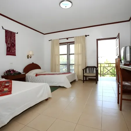 Vansana Plain of Jars Hotel Отели в г. Пхонсаван