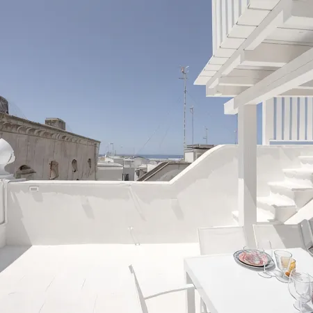 Marchesa - 2 Bedrooms, Terrace & Bath Tub in Center