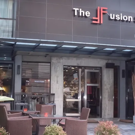 The Fusion Suites Отели рядом с достопримечательностью «Асок»