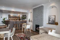 Sea Castle Hotel Camps Bay - bar