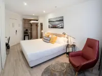 Pasarela Hotels near Sur