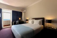 Carcavelos Beach Hotel