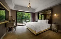 Grasse Grace Manor