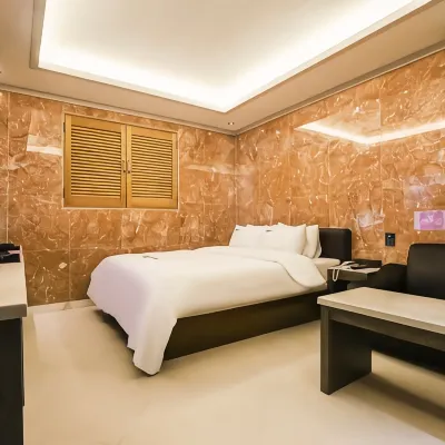 Sinrim Renaissance Hotels near Sillim Station