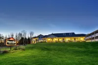 Days Inn by Wyndham Petoskey - parking