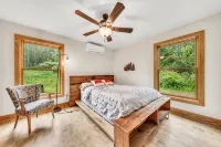 Spacious Ellicottville 5-bedroom 4-bath chalet with WiFi, AC