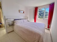 Sunny apartment directly on the Atlantic, the beach is right outside the door! Hotels in Tazacorte