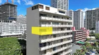 Comfortable King Bed Waikiki Studio 2 mins walk to Beach with WiFi & AC
