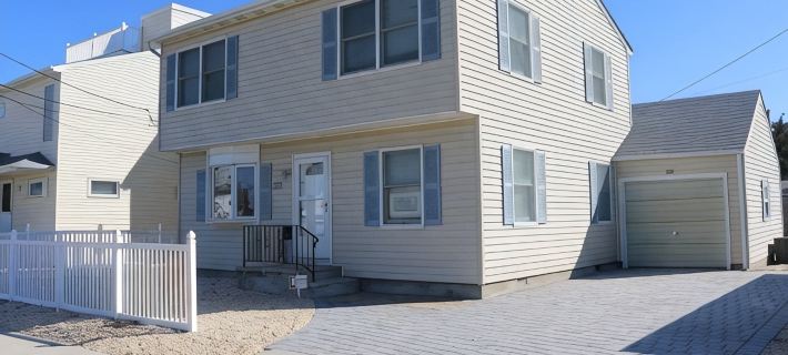 Beach Block 5-Bedroom Retreat with AC in Silver Beach, Lavallette, NJ Hotels in Toms River