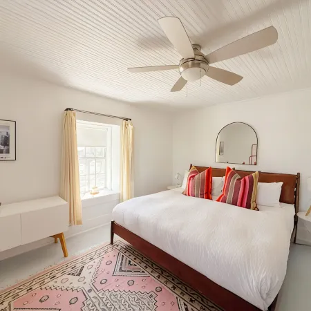 Dickson Marfa House - Spacious 7-Bedroom Vacation Rental + Events Hotel di Marfa