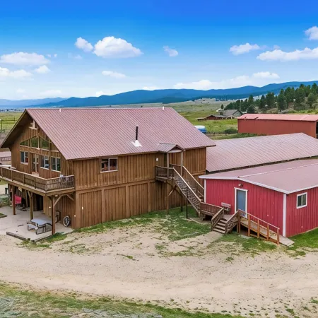 Private Ranch for Weddings, Retreats, Reunions. Sleeps 30 in Two Lodging Units,