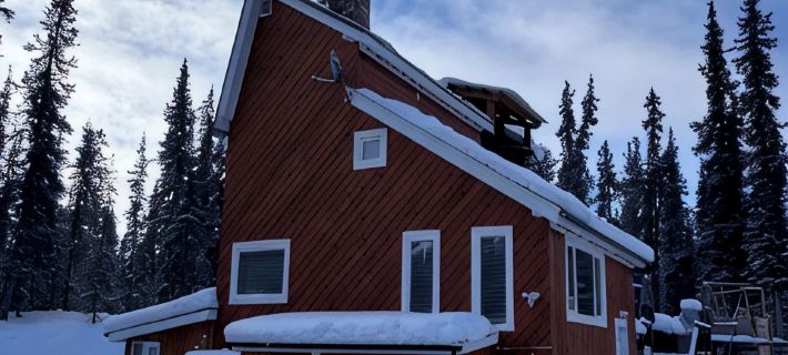 Funky style house with the outdoors at your feet, yet within city limits! Hoteles en Whitehorse