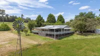 Hampshire Farmhouse - beautifully appointed home in WA's Southern Forests - WiFi