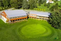 Golf, Outdoor Bar, Restaurant - The Cozy Cabin - 3-Star