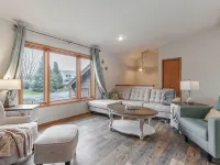 3-bed, 3-bath, 3-car garage executive home in Marshfield, WI Hotels in Marshfield