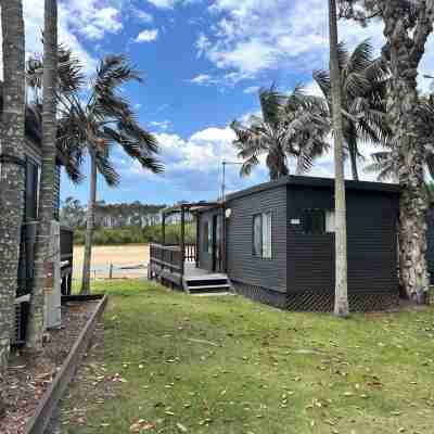 Absolute Waterfront Cabin - Pet Friendly Hotel Exterior