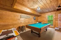 Secluded Cabin Near Dollywood with Hot Tub, Pool Table, Peace, Comfort & Privacy - ชาเลต์