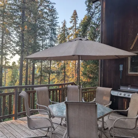 Charming 4-bedroom "Pine Hill Home" in Arnold near Big Trees Park & Bear Valley