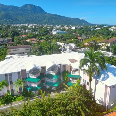 Spacious 2BR, Fast WiFi/Ocean & Mountain Views, Security & Convenience