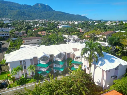 Spacious 2BR, Fast WiFi/Ocean & Mountain Views, Security & Convenience
