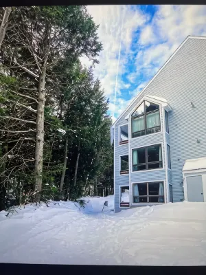 Charming 2-bedroom ski in/ski out condo on Mt. Snow with fitness, pool, WiFi