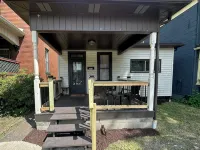 Super Clean, Snug 2Br: Convenient to Geneva College, Fire Pit & Big TV - Homestays