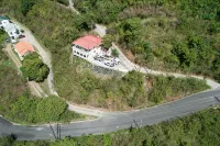 Charming 2-bedroom house with WiFi, AC in amazing Cane Garden Bay - 2 звезды