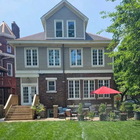 Charming Historic Retreat in the heart of Old Town East - Walk to Downtown.