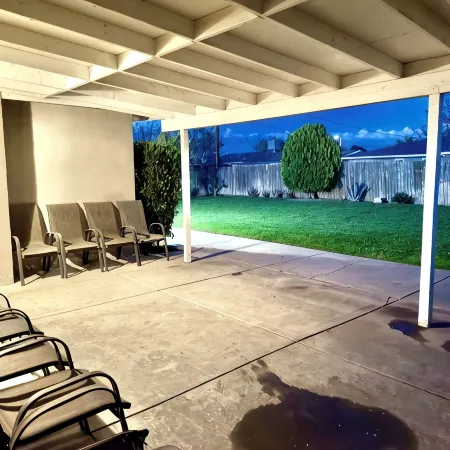 Chandelier Retreat 3Br/2BA/ King Bed /85”75”32” TVs/ Near Hard Rock Casino