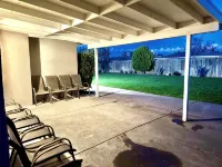 Chandelier Retreat 3Br/2BA/ King Bed /85”75”32” TVs/ Near Hard Rock Casino