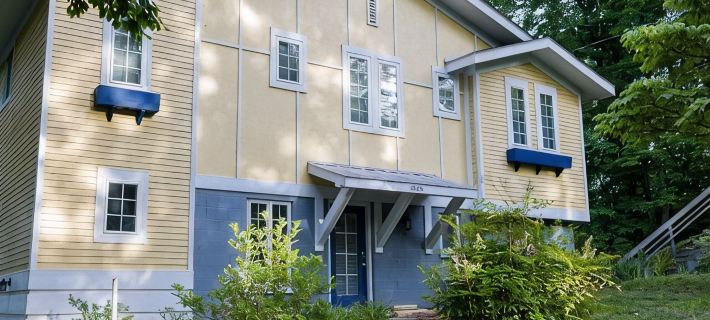Spacious 6-bedroom house with WiFi & AC in charming Jamestown lake ramp access Hotels in Russell County