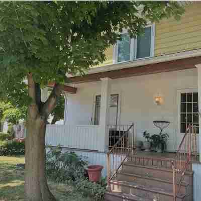 Beautifully remodeled house 1 mile from the falls! Hotel Exterior